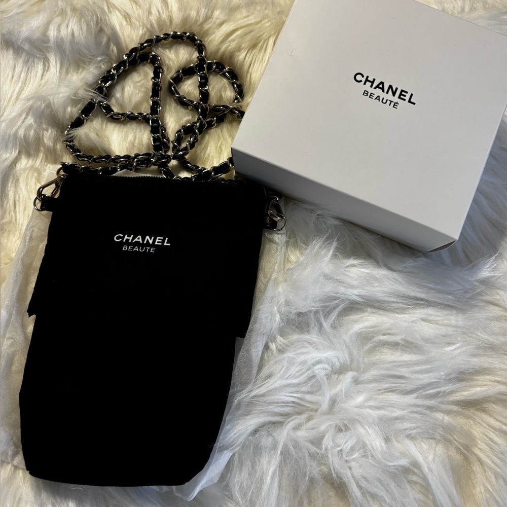 Beaute Black Canvas Pouch with Chain/GWP